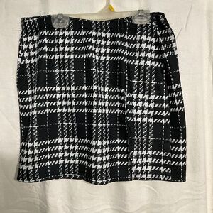 SHEIN black and white plaid mini skirt. W36